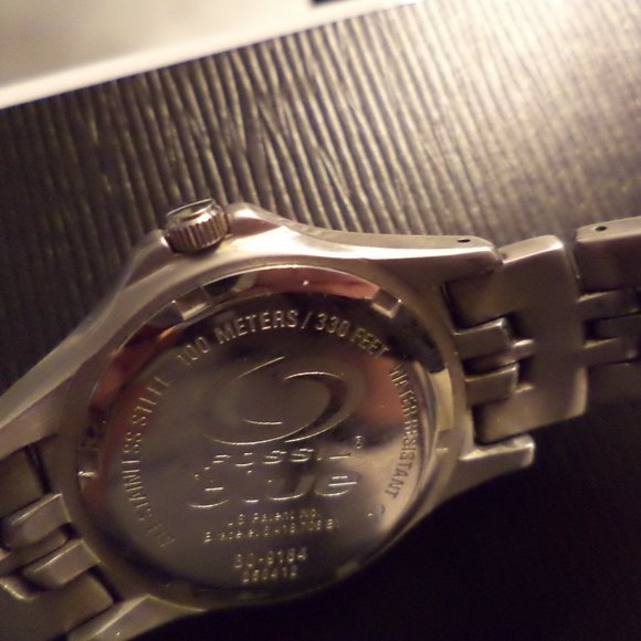 FOSSIL Blue Silver Chrome Watch w/ Blue Trim -Nice - Picture 8 of 9